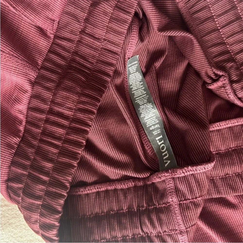 Vuori Women’s Maroon Joggers - Picture 4 of 4